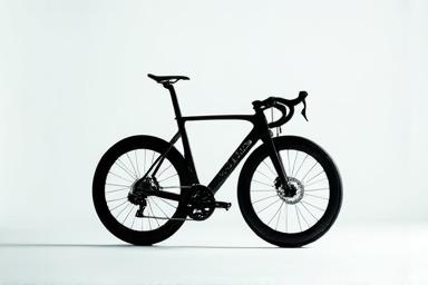 Bicicletta da corsa di alta gamma su sfondo minimalista